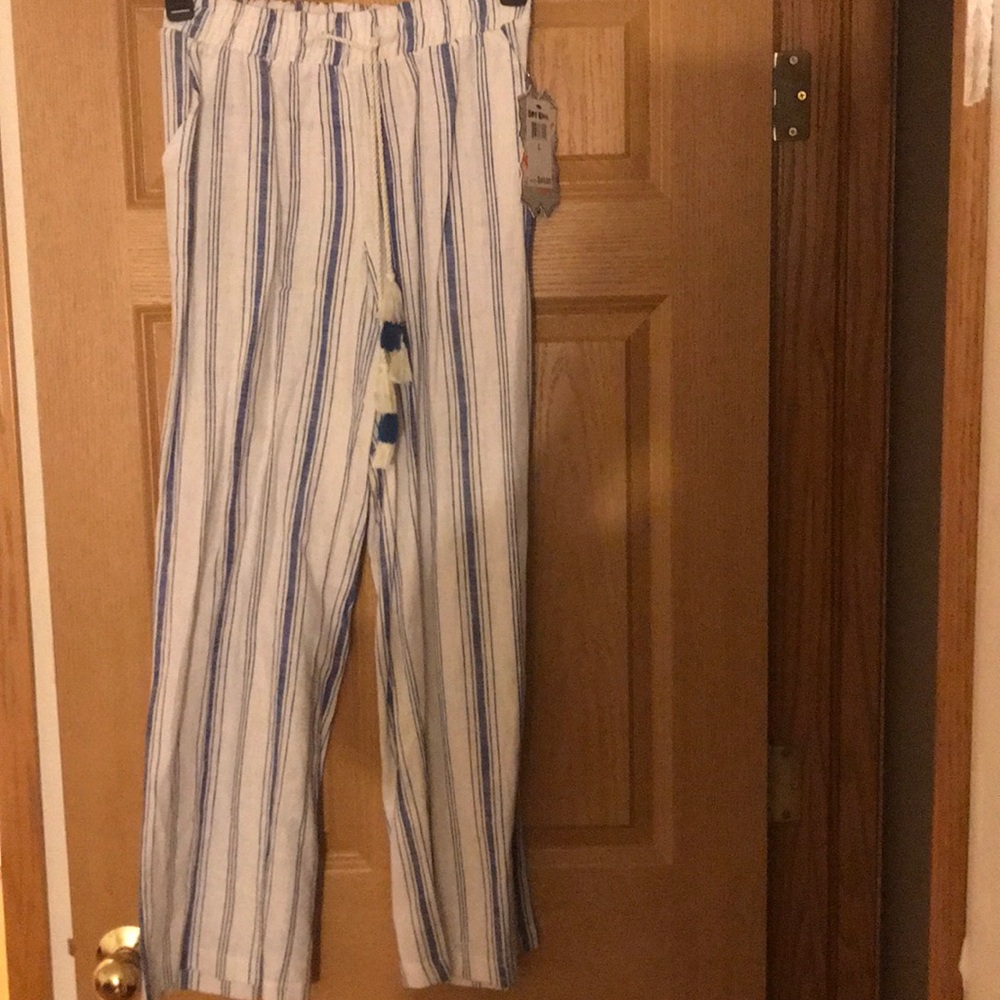 Hot KISS whit with blue pin stripe pants